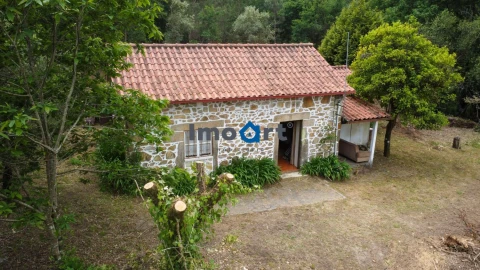 Moradia T2 para Venda em Fornelos e Queijada