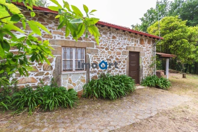 Moradia T2 para Venda em Fornelos e Queijada