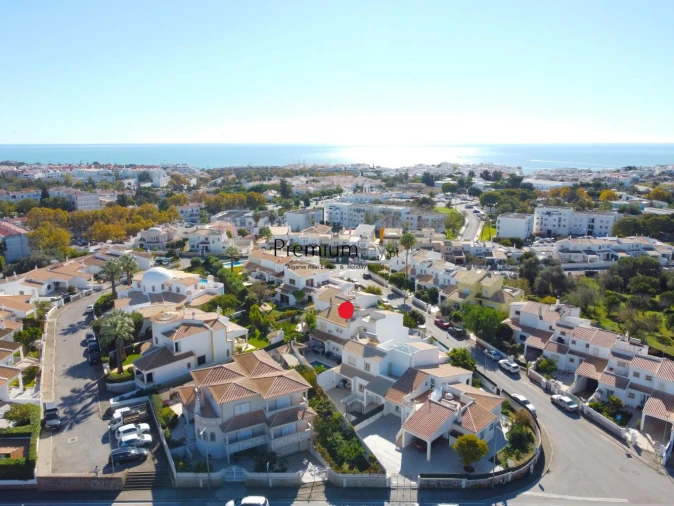 Moradia T5 para Venda em Albufeira e Olhos de Água Foto 2
