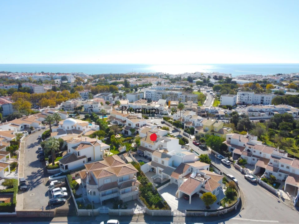 Moradia T5 para Venda em Albufeira e Olhos de Água Foto 2