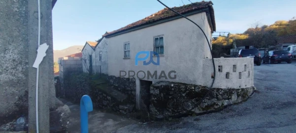 Moradia T2 para Venda em São João de Fontoura