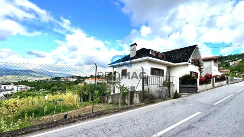 Moradia T6 para Venda em Resende