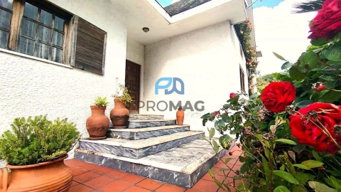 Moradia T6 para Venda em Resende