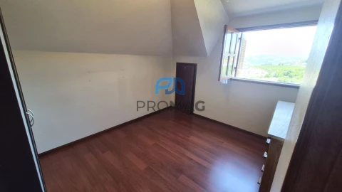 Moradia T6 para Venda em Resende