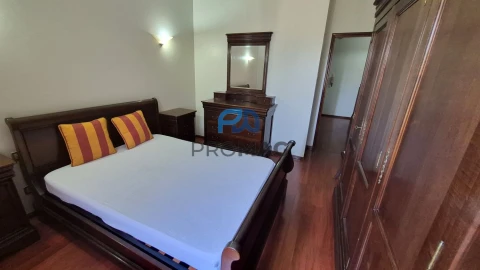 Moradia T6 para Venda em Resende