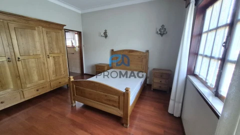 Moradia T6 para Venda em Resende