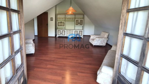 Moradia T6 para Venda em Resende