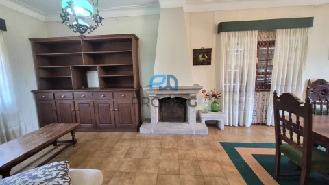 Moradia T6 para Venda em Resende
