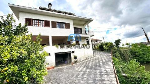 Moradia T6 para Venda em Resende