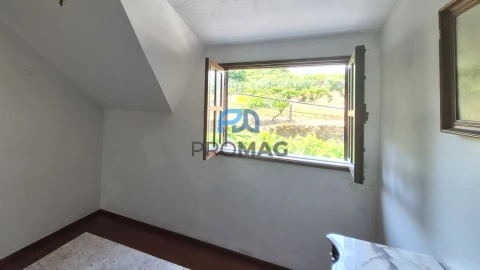 Moradia T6 para Venda em Resende