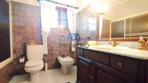 Moradia T6 para Venda em Resende