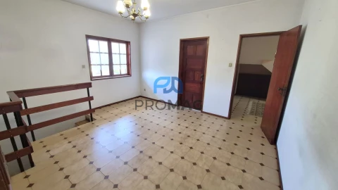 Moradia T6 para Venda em Resende