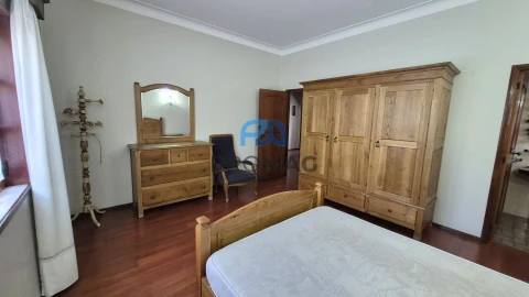 Moradia T6 para Venda em Resende