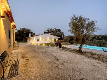 Quinta T9 para Venda em Azeitão (São Lourenço e São Simão)