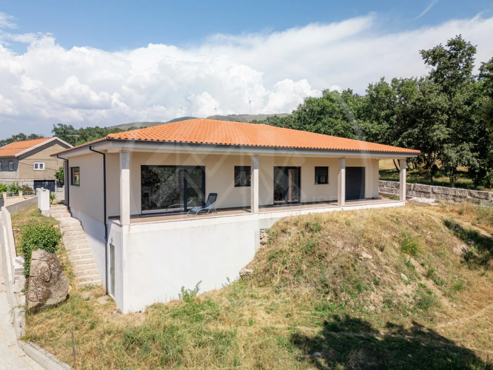 Moradia T3 para Venda em Bornes de Aguiar Foto 14