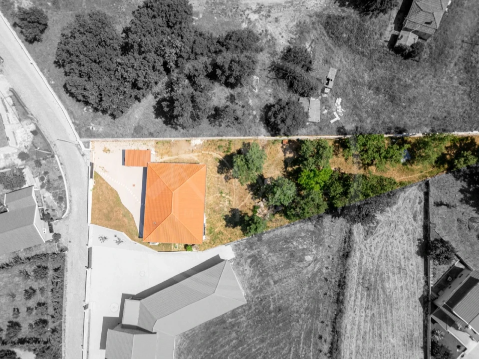 Moradia T3 para Venda em Bornes de Aguiar Foto 16