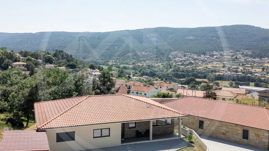 Moradia T3 para Venda em Bornes de Aguiar