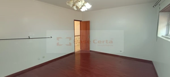 Apartamento T2 para Venda em Algueirão-Mem Martins