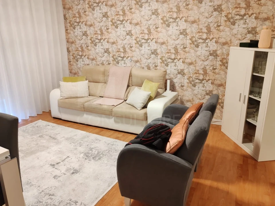 Apartamento T3 para Arrendamento em Póvoa de Santo Adrião e Olival Basto Foto 2