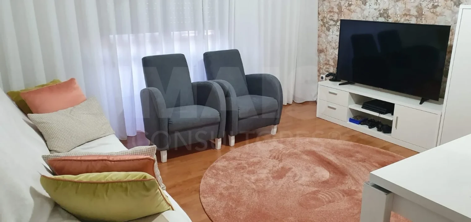 Apartamento T3 para Arrendamento em Póvoa de Santo Adrião e Olival Basto Foto 1