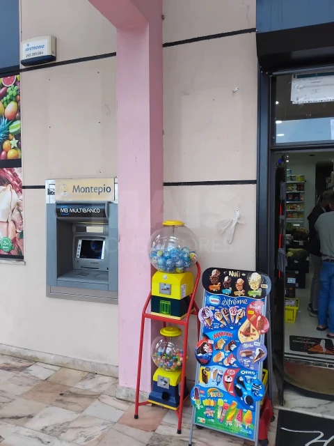 Loja para Venda em Rio de Mouro