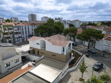 Moradia T4 para Venda em Algés, Linda-A-Velha e Cruz Quebrada-Dafundo