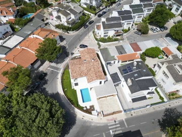 Moradia T4 para Venda em Algés, Linda-A-Velha e Cruz Quebrada-Dafundo