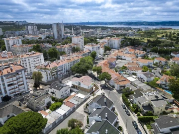 Moradia T4 para Venda em Algés, Linda-A-Velha e Cruz Quebrada-Dafundo