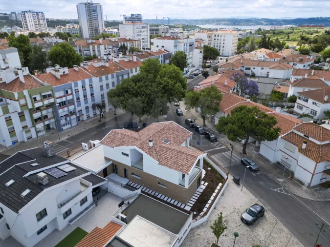Moradia T4 para Venda em Algés, Linda-A-Velha e Cruz Quebrada-Dafundo Foto 8