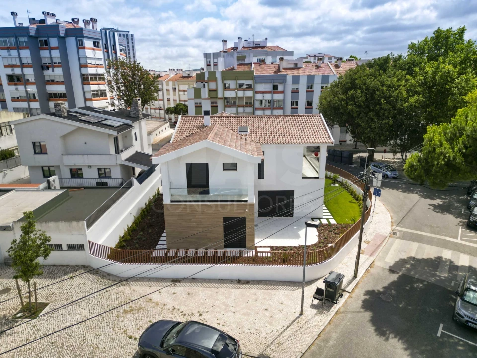 Moradia T4 para Venda em Algés, Linda-A-Velha e Cruz Quebrada-Dafundo Foto 6