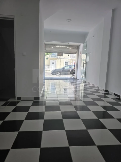 Loja para Arrendamento em Seixal, Arrentela e Aldeia de Paio Pires