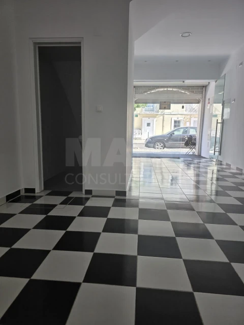 Loja para Arrendamento em Seixal, Arrentela e Aldeia de Paio Pires