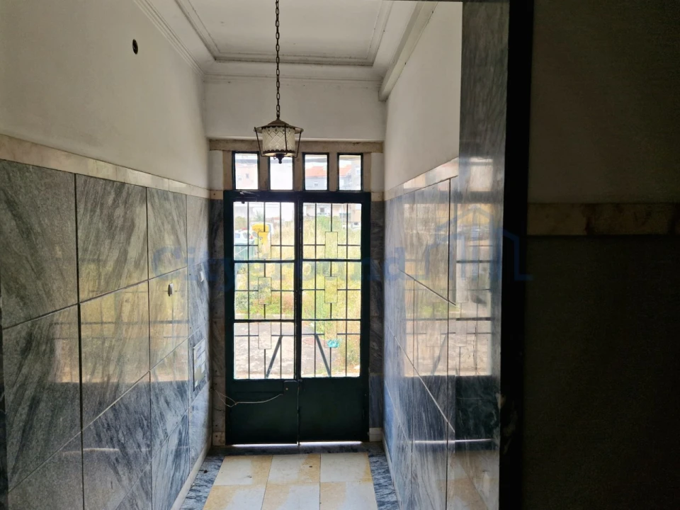 Prédio para Venda em Venteira Foto 1