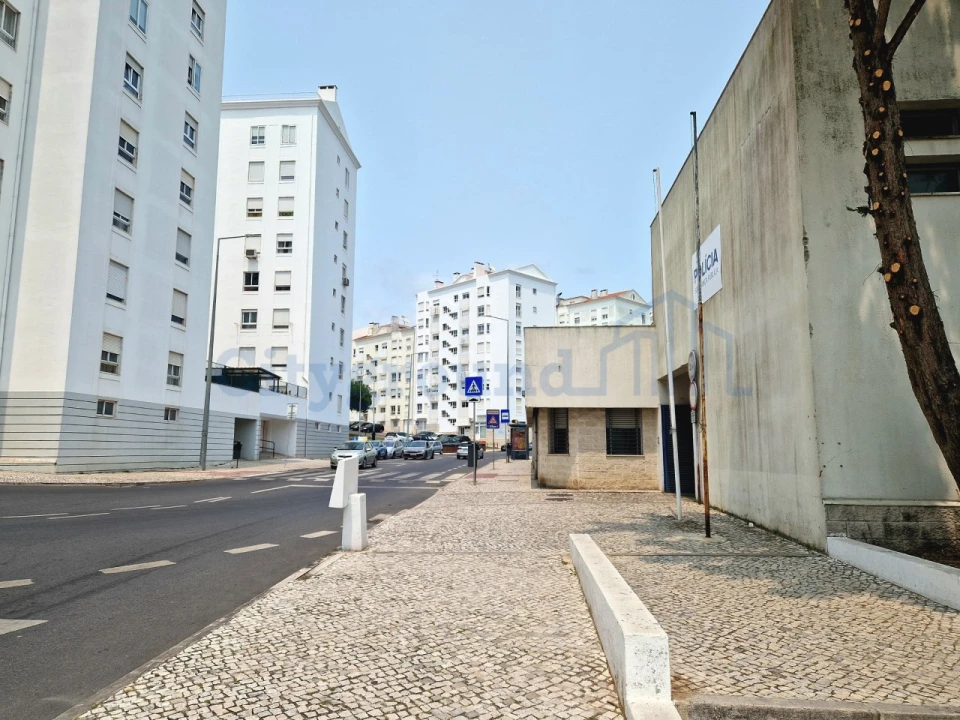 Prédio para Venda em Rio de Mouro Foto 3