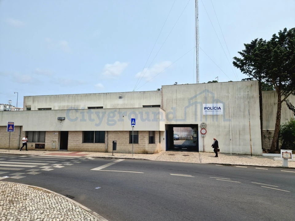 Prédio para Venda em Rio de Mouro Foto 10