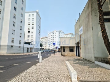 Prédio para Venda em Rio de Mouro