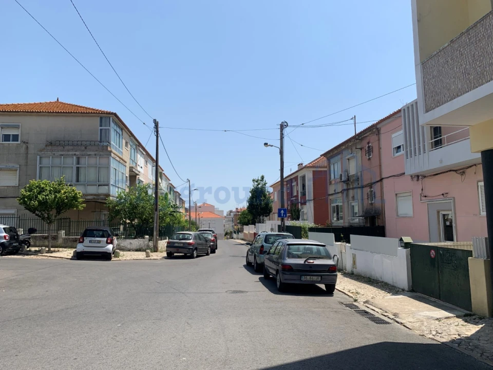 Prédio para Venda em Almada, Cova da Piedade, Pragal e Cacilhas Foto 4