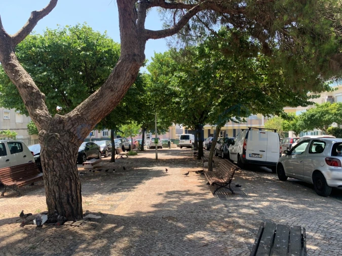 Prédio para Venda em Almada, Cova da Piedade, Pragal e Cacilhas Foto 3