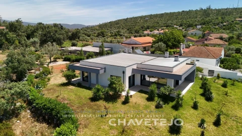 Moradia T3 para Venda em Chão de Couce