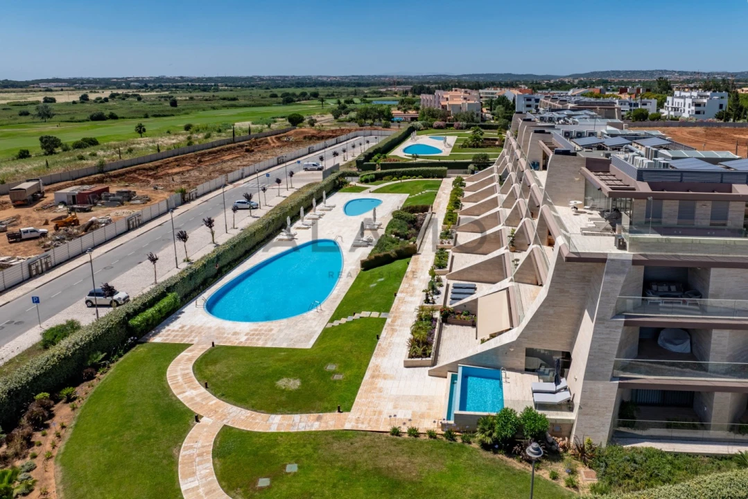 Apartamento T2 para Venda em Quarteira Foto 32