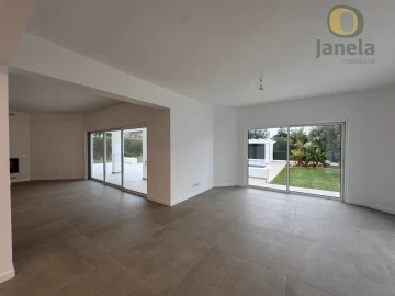 Moradia T4 para Venda em Quarteira