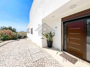 Moradia T4 para Venda em Mexilhoeira Grande