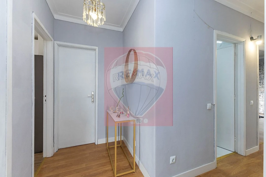 Apartamento T2 para Venda em Vilar de Andorinho Foto 3