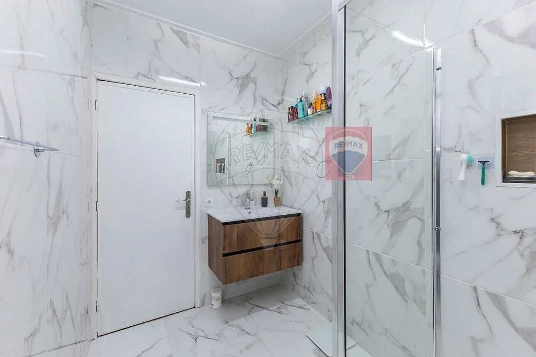 Apartamento T2 para Venda em Vilar de Andorinho Foto 18