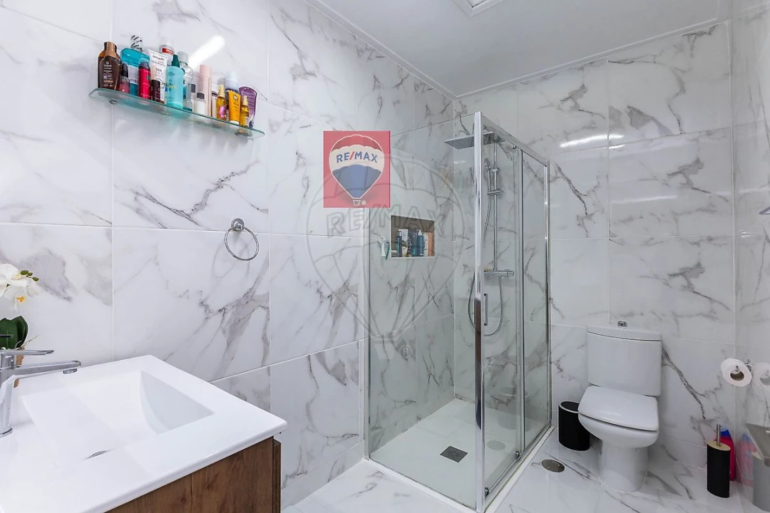 Apartamento T2 para Venda em Vilar de Andorinho Foto 17