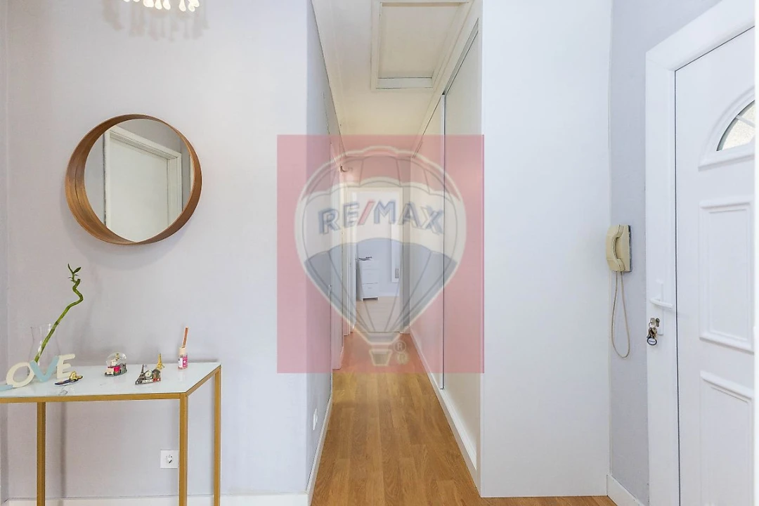 Apartamento T2 para Venda em Vilar de Andorinho Foto 4