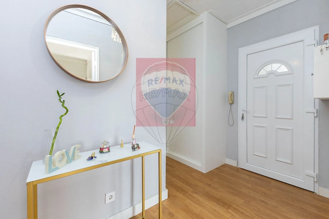 Apartamento T2 para Venda em Vilar de Andorinho Foto 1