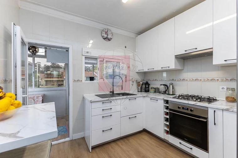 Apartamento T2 para Venda em Vilar de Andorinho Foto 14