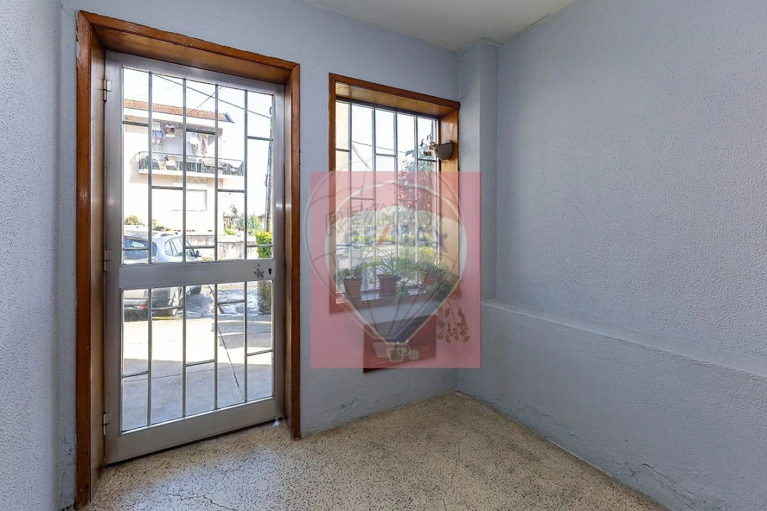 Apartamento T2 para Venda em Vilar de Andorinho Foto 2