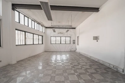 Armazém para Venda em Grijó e Sermonde